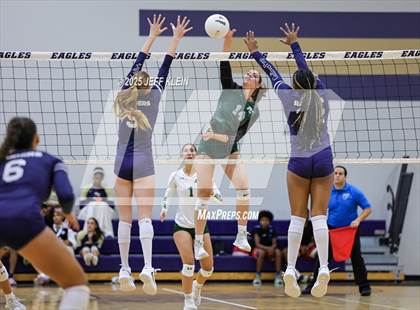 Thumbnail 3 in Pine Crest vs. Gulliver Prep photogallery.