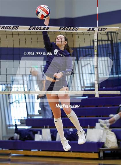 Thumbnail 2 in Pine Crest vs. Gulliver Prep photogallery.