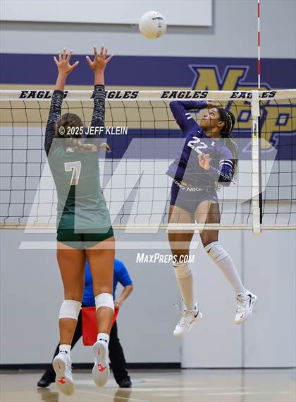 Thumbnail 2 in Pine Crest vs. Gulliver Prep photogallery.