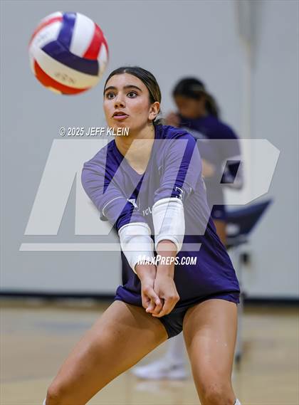 Thumbnail 1 in Pine Crest vs. Gulliver Prep photogallery.
