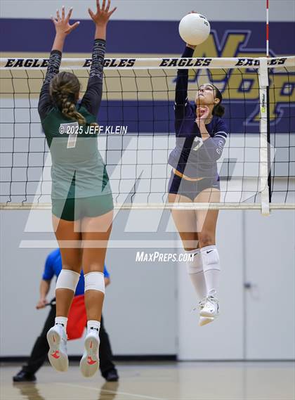 Thumbnail 3 in Pine Crest vs. Gulliver Prep photogallery.