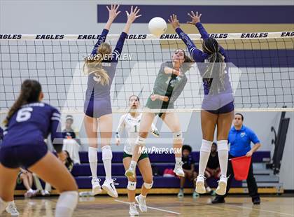 Thumbnail 1 in Pine Crest vs. Gulliver Prep photogallery.