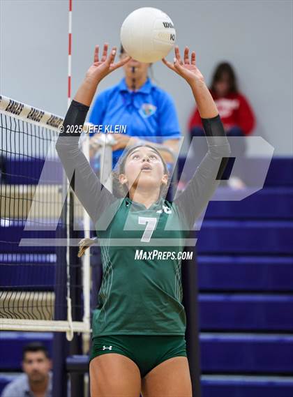 Thumbnail 1 in Pine Crest vs. Gulliver Prep photogallery.