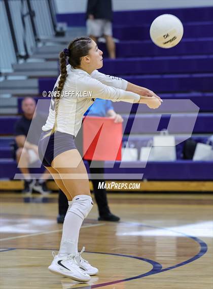 Thumbnail 2 in Pine Crest vs. Gulliver Prep photogallery.