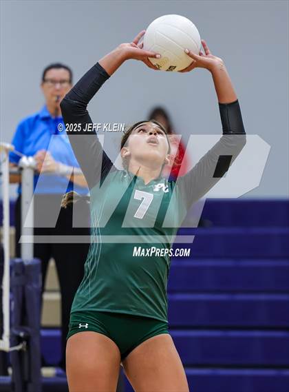 Thumbnail 2 in Pine Crest vs. Gulliver Prep photogallery.