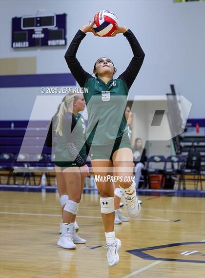 Thumbnail 2 in Pine Crest vs. Gulliver Prep photogallery.