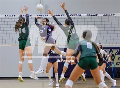 Thumbnail 3 in Pine Crest vs. Gulliver Prep photogallery.