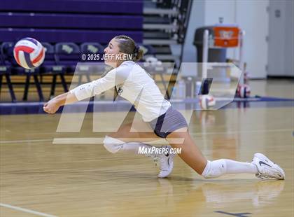 Thumbnail 3 in Pine Crest vs. Gulliver Prep photogallery.