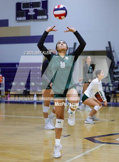 Thumbnail 3 in Pine Crest vs. Gulliver Prep photogallery.