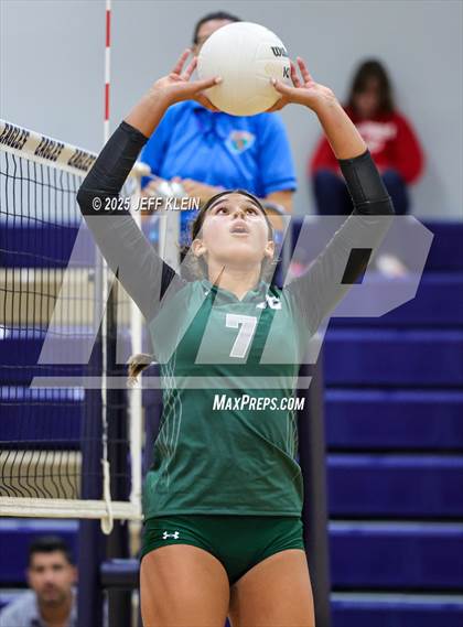 Thumbnail 3 in Pine Crest vs. Gulliver Prep photogallery.