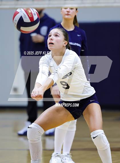 Thumbnail 3 in Pine Crest vs. Gulliver Prep photogallery.
