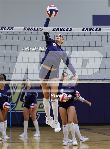 Thumbnail 1 in Pine Crest vs. Gulliver Prep photogallery.