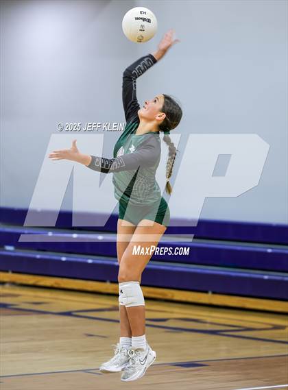 Thumbnail 3 in Pine Crest vs. Gulliver Prep photogallery.