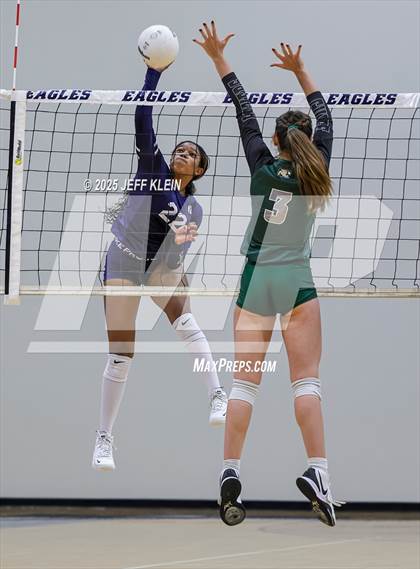 Thumbnail 1 in Pine Crest vs. Gulliver Prep photogallery.