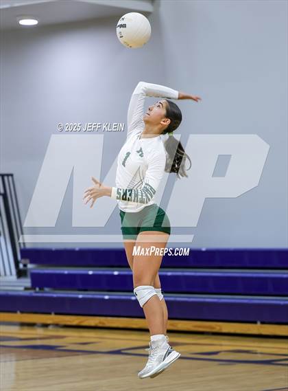 Thumbnail 3 in Pine Crest vs. Gulliver Prep photogallery.
