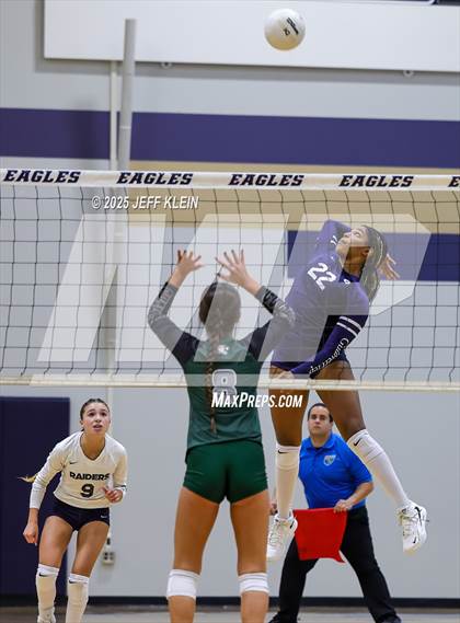 Thumbnail 2 in Pine Crest vs. Gulliver Prep photogallery.