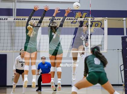 Thumbnail 2 in Pine Crest vs. Gulliver Prep photogallery.