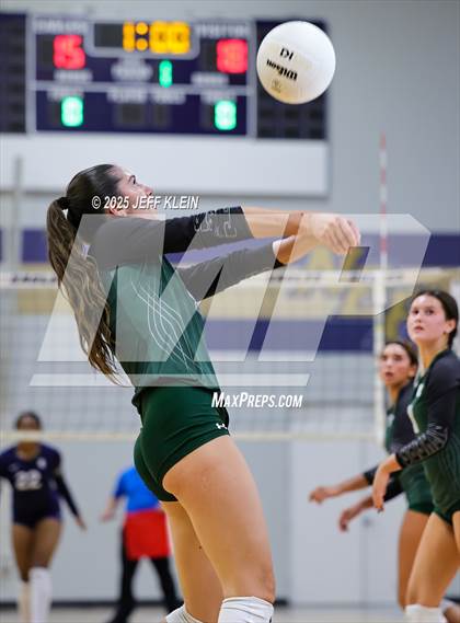 Thumbnail 3 in Pine Crest vs. Gulliver Prep photogallery.