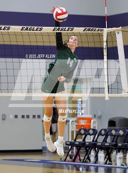 Thumbnail 3 in Pine Crest vs. Gulliver Prep photogallery.