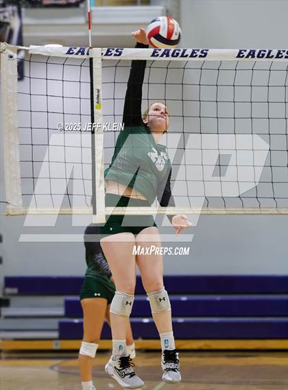 Thumbnail 1 in Pine Crest vs. Gulliver Prep photogallery.