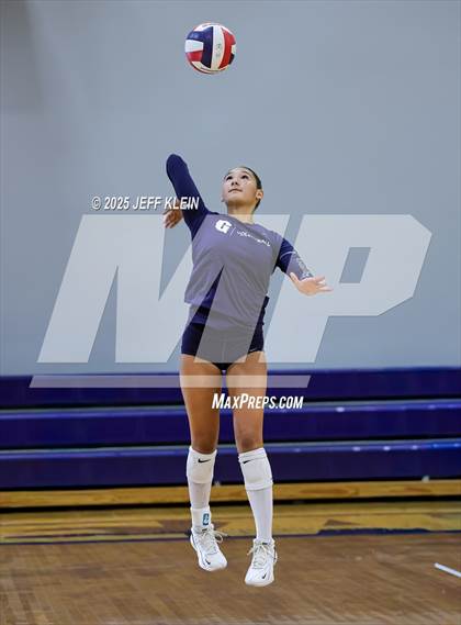 Thumbnail 2 in Pine Crest vs. Gulliver Prep photogallery.