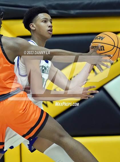 Thumbnail 2 in South Lakes vs. Hayfield  (VHSL Class 6 Semifinal) photogallery.