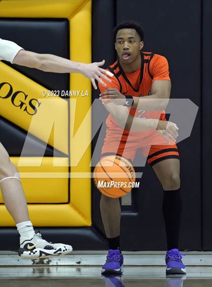 Thumbnail 1 in South Lakes vs. Hayfield  (VHSL Class 6 Semifinal) photogallery.