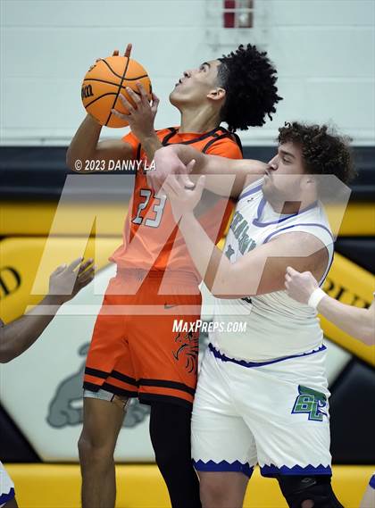 Thumbnail 2 in South Lakes vs. Hayfield  (VHSL Class 6 Semifinal) photogallery.