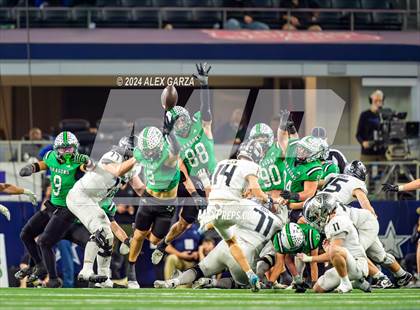 Thumbnail 2 in Southlake Carroll vs. Vandegrift (UIL 6A Division II Final) photogallery.