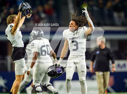 Thumbnail 2 in Southlake Carroll vs. Vandegrift (UIL 6A Division II Final) photogallery.