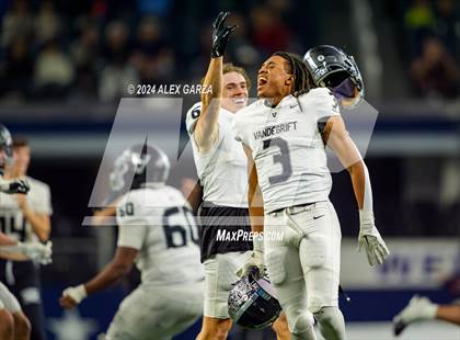 Thumbnail 3 in Southlake Carroll vs. Vandegrift (UIL 6A Division II Final) photogallery.