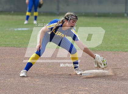 Thumbnail 3 in Lipan @ Santo photogallery.