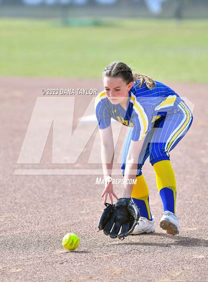Thumbnail 2 in Lipan @ Santo photogallery.