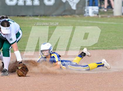 Thumbnail 1 in Lipan @ Santo photogallery.