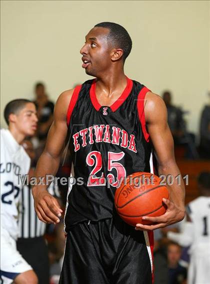 Thumbnail 3 in Etiwanda vs. Loyola (Fairfax State Preview Classic) photogallery.