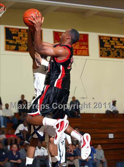 Thumbnail 2 in Etiwanda vs. Loyola (Fairfax State Preview Classic) photogallery.