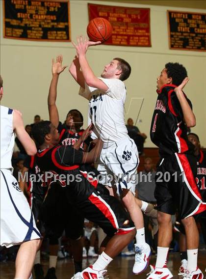 Thumbnail 3 in Etiwanda vs. Loyola (Fairfax State Preview Classic) photogallery.