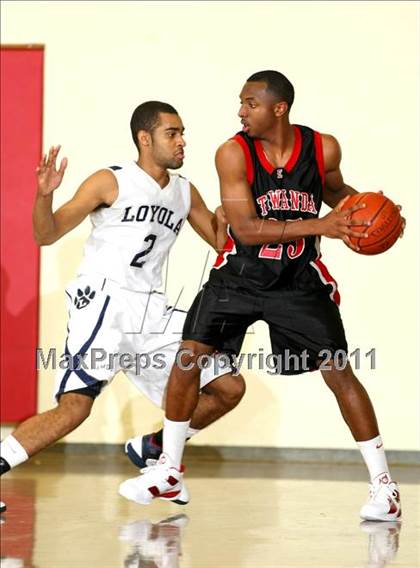 Thumbnail 1 in Etiwanda vs. Loyola (Fairfax State Preview Classic) photogallery.