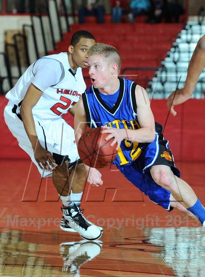 Thumbnail 3 in Wichita Heights vs. Hutchinson (McPherson Invitational) photogallery.
