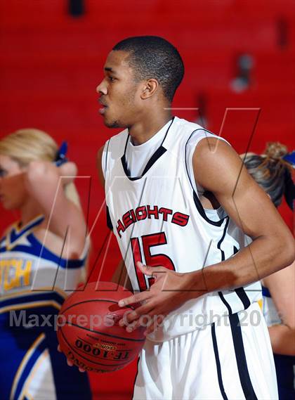 Thumbnail 2 in Wichita Heights vs. Hutchinson (McPherson Invitational) photogallery.