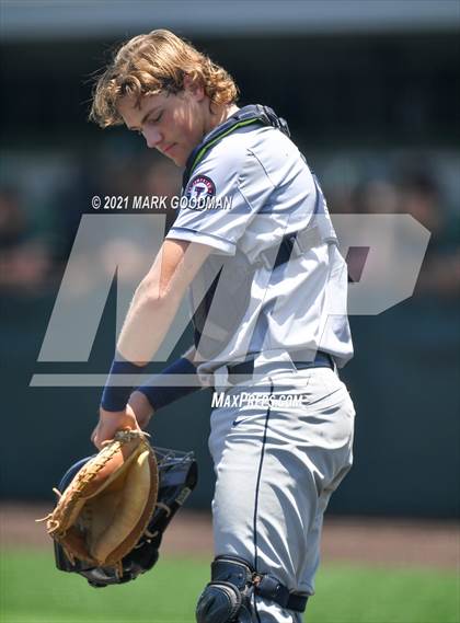 Thumbnail 3 in Tompkins vs Strake Jesuit (UIL 6A Regional Semifinal Playoff -Game 3) photogallery.