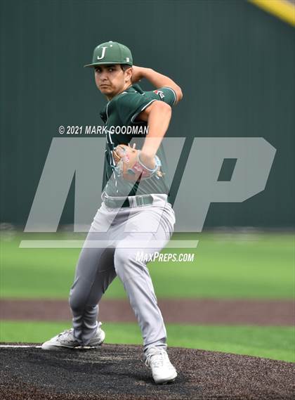 Thumbnail 2 in Tompkins vs Strake Jesuit (UIL 6A Regional Semifinal Playoff -Game 3) photogallery.