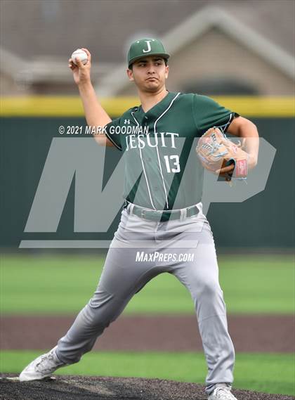 Thumbnail 3 in Tompkins vs Strake Jesuit (UIL 6A Regional Semifinal Playoff -Game 3) photogallery.