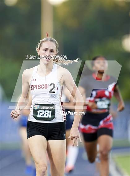 Thumbnail 1 in FHSAA 2A Finals (800 Meter) photogallery.