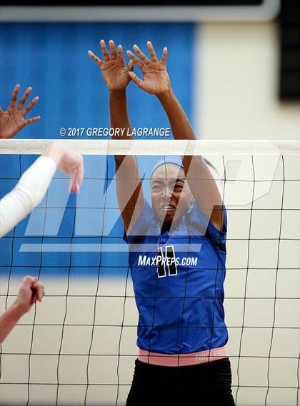 Thumbnail 3 in Amarillo vs Byron Nelson photogallery.