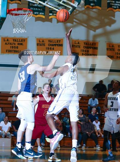 Thumbnail 3 in  East vs West (San Fernando Valley All-Star Game) photogallery.