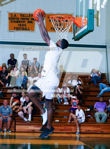Thumbnail 3 in  East vs West (San Fernando Valley All-Star Game) photogallery.
