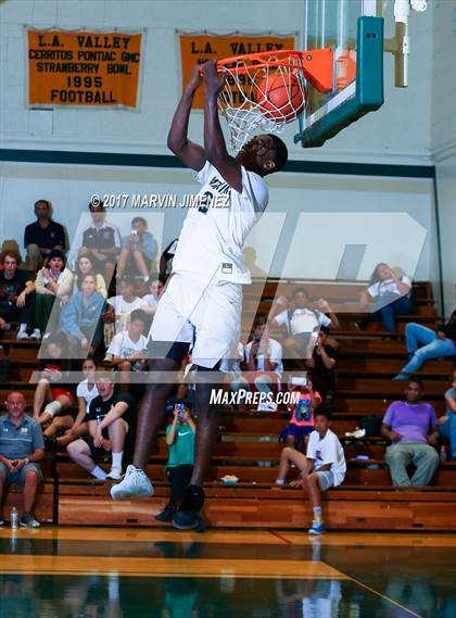 Thumbnail 2 in  East vs West (San Fernando Valley All-Star Game) photogallery.