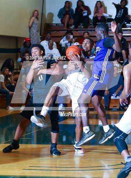 Thumbnail 2 in  East vs West (San Fernando Valley All-Star Game) photogallery.