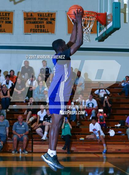 Thumbnail 3 in  East vs West (San Fernando Valley All-Star Game) photogallery.